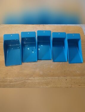 NEW Tupperware Scoop Set of 5 Blue Wall Mount Hanging Scoops Pantry Pet Food